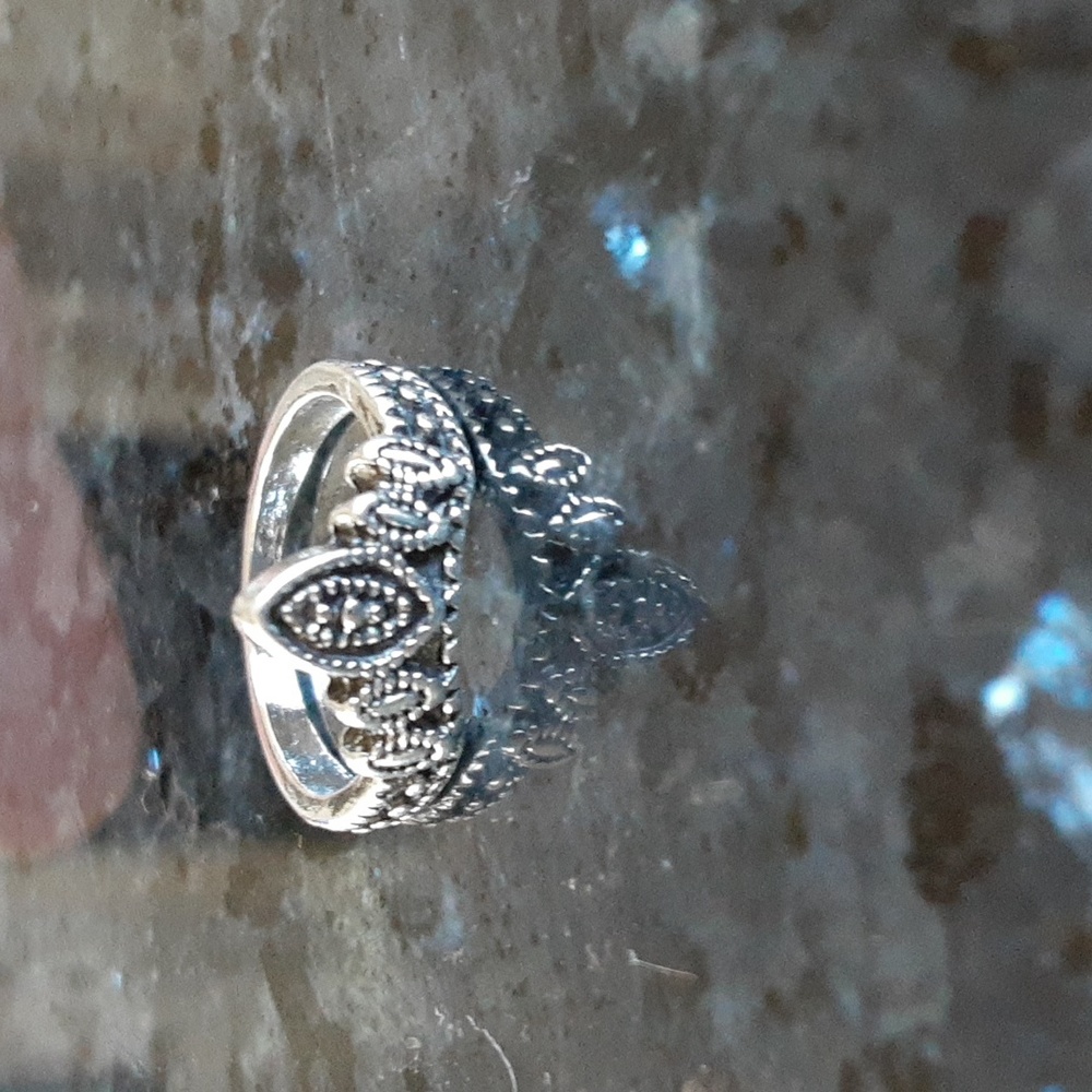 Really Pretty Vintage Silver Ring - image 1